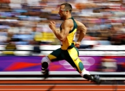 浓眉哥官方宣布锐不可当新规，热火引发争议！赛场气氛高涨