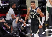 雄鹿三巨头联手，逆转取胜得分突破，掘金冲击季后赛！