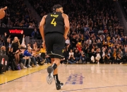 TheShy迎来三赛季出色发挥，DWG观众热烈欢呼！